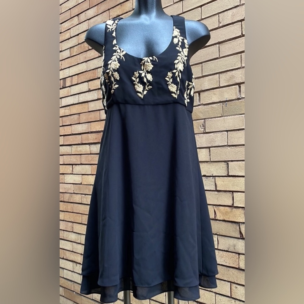Vintage 90’s Night Way Collections black gold embroidered flowers dress Size 10